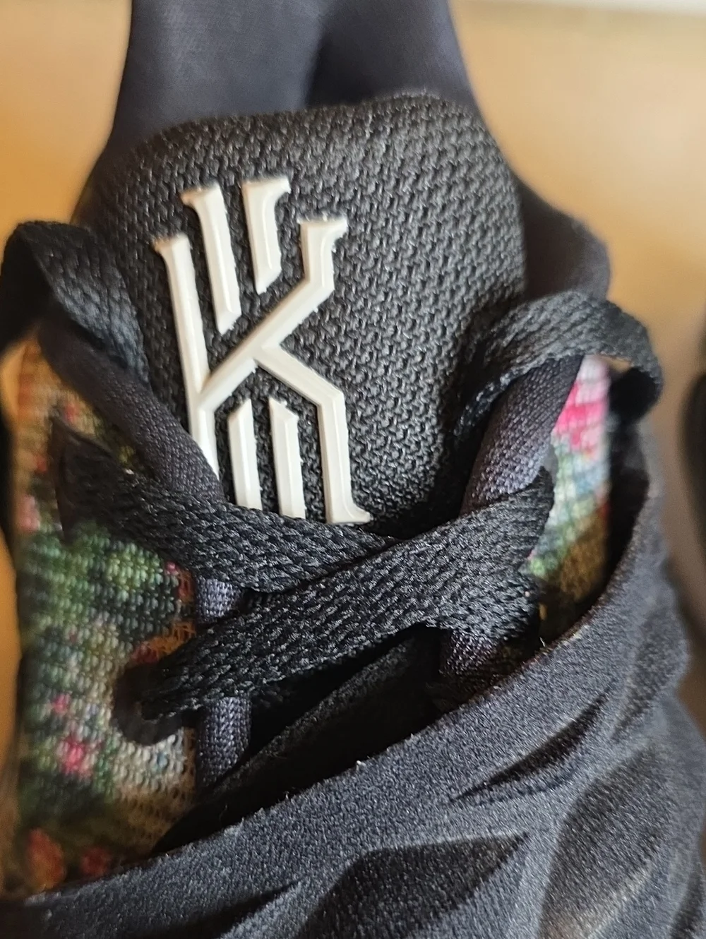 Nike Kyrie Low Floral Black Multicolor Basketball Shoes AO8979-002 Size 10